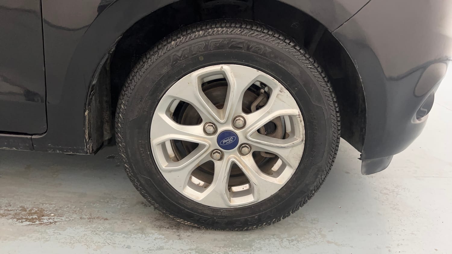 Used 2016 Ford Figo Aspire Titanium 1.2 Ti-VCT Petrol Manual tyres RIGHT FRONT TYRE RIM VIEW