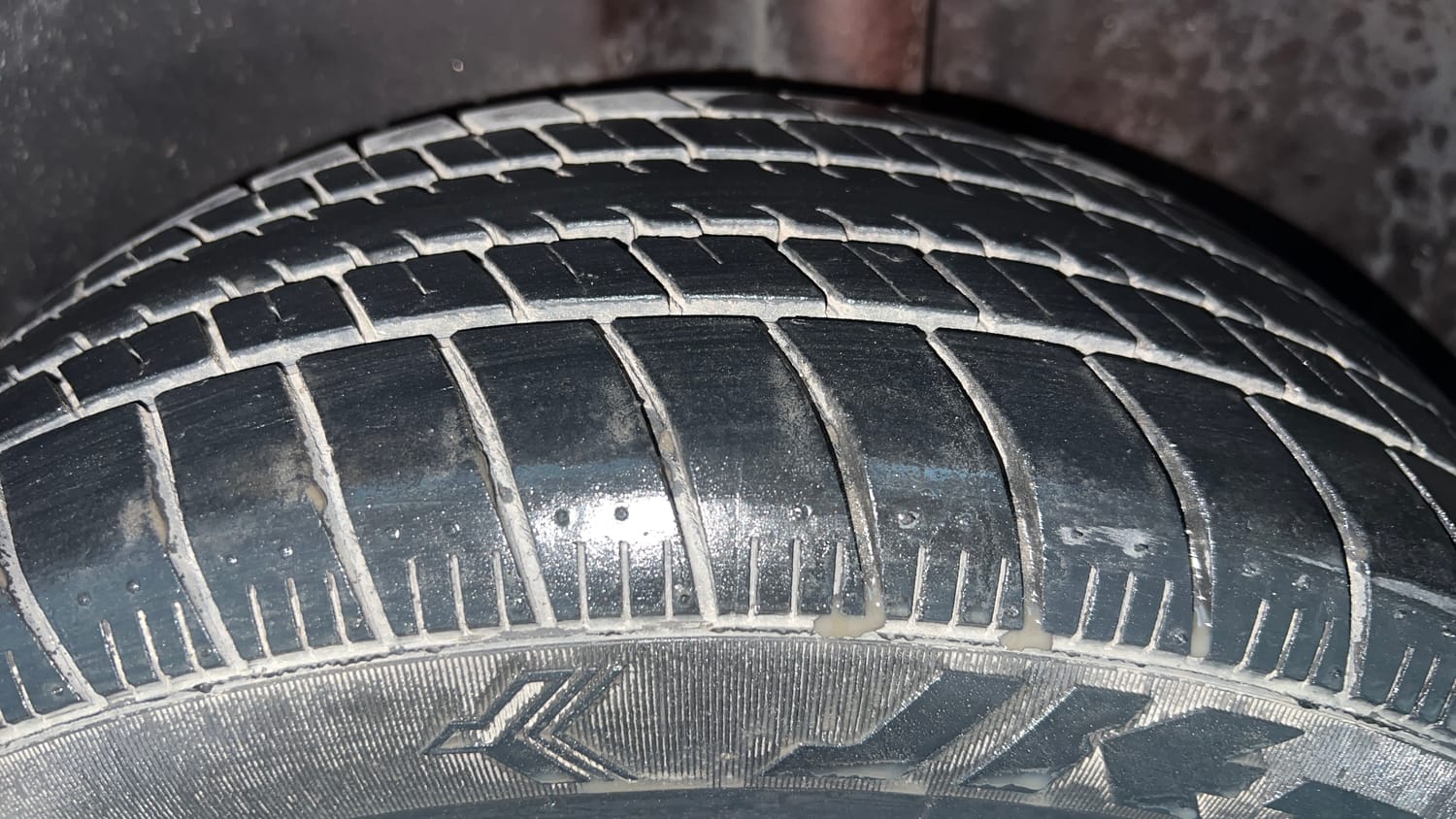 Used 2016 Volkswagen Polo Comfortline 1.2L (P) Petrol Manual tyres LEFT REAR TYRE TREAD VIEW