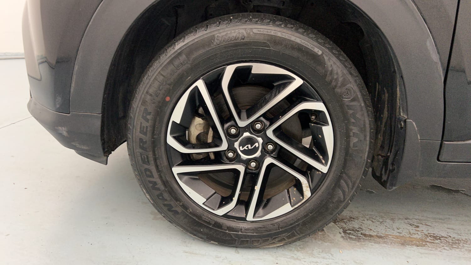 Used 2022 Kia Carens Prestige Plus 1.4 Petrol MT 7 STR Petrol Manual tyres LEFT FRONT TYRE RIM VIEW