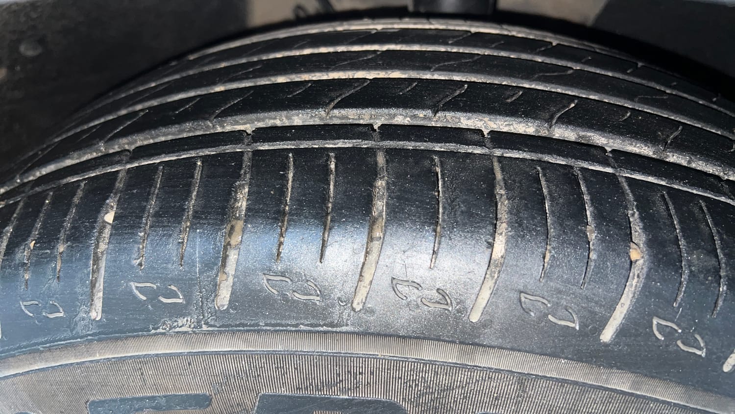 Used 2024 Mahindra XUV700 AX 5 Petrol AT 5 STR Petrol Automatic tyres RIGHT FRONT TYRE TREAD VIEW