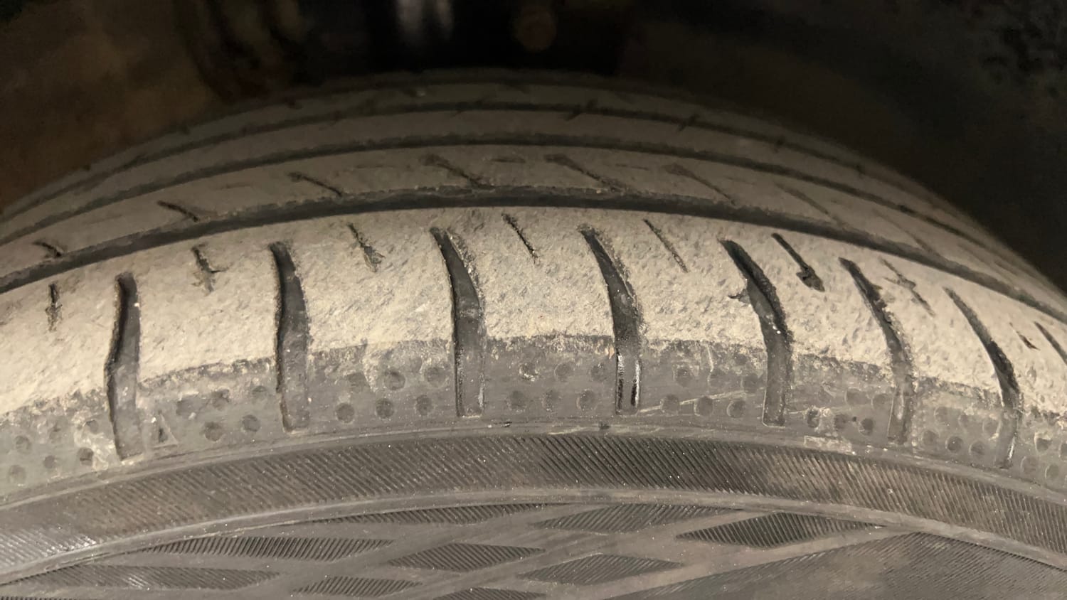 Used 2014 Volkswagen Vento Highline Petrol Petrol Manual tyres RIGHT FRONT TYRE TREAD VIEW
