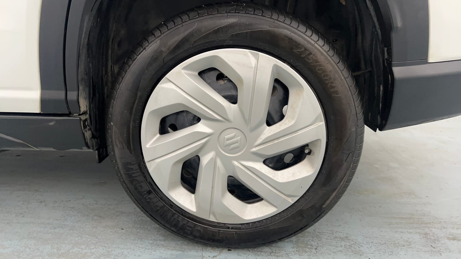 Used 2026 Maruti Suzuki Victoris VXI MT 2W Petrol Manual tyres LEFT REAR TYRE RIM VIEW
