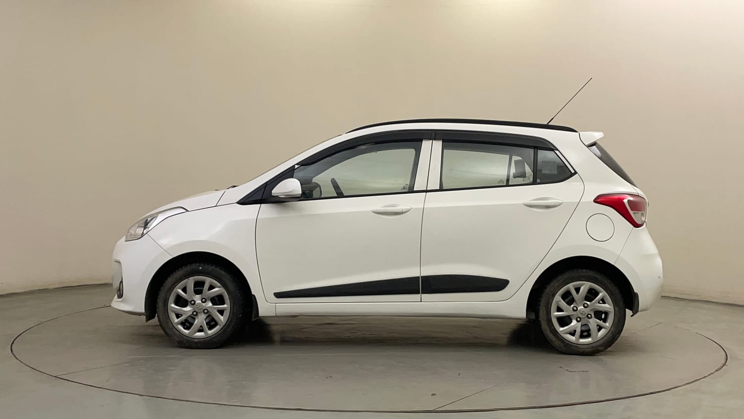 Used 2020 Hyundai Grand i10 Sportz 1.2 Kappa VTVT Petrol Manual exterior LEFT SIDE VIEW