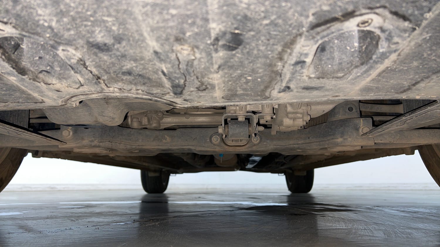 Used 2024 Hyundai Verna SX 1.5 Petrol MT Petrol Manual extra FRONT LEFT UNDERBODY VIEW