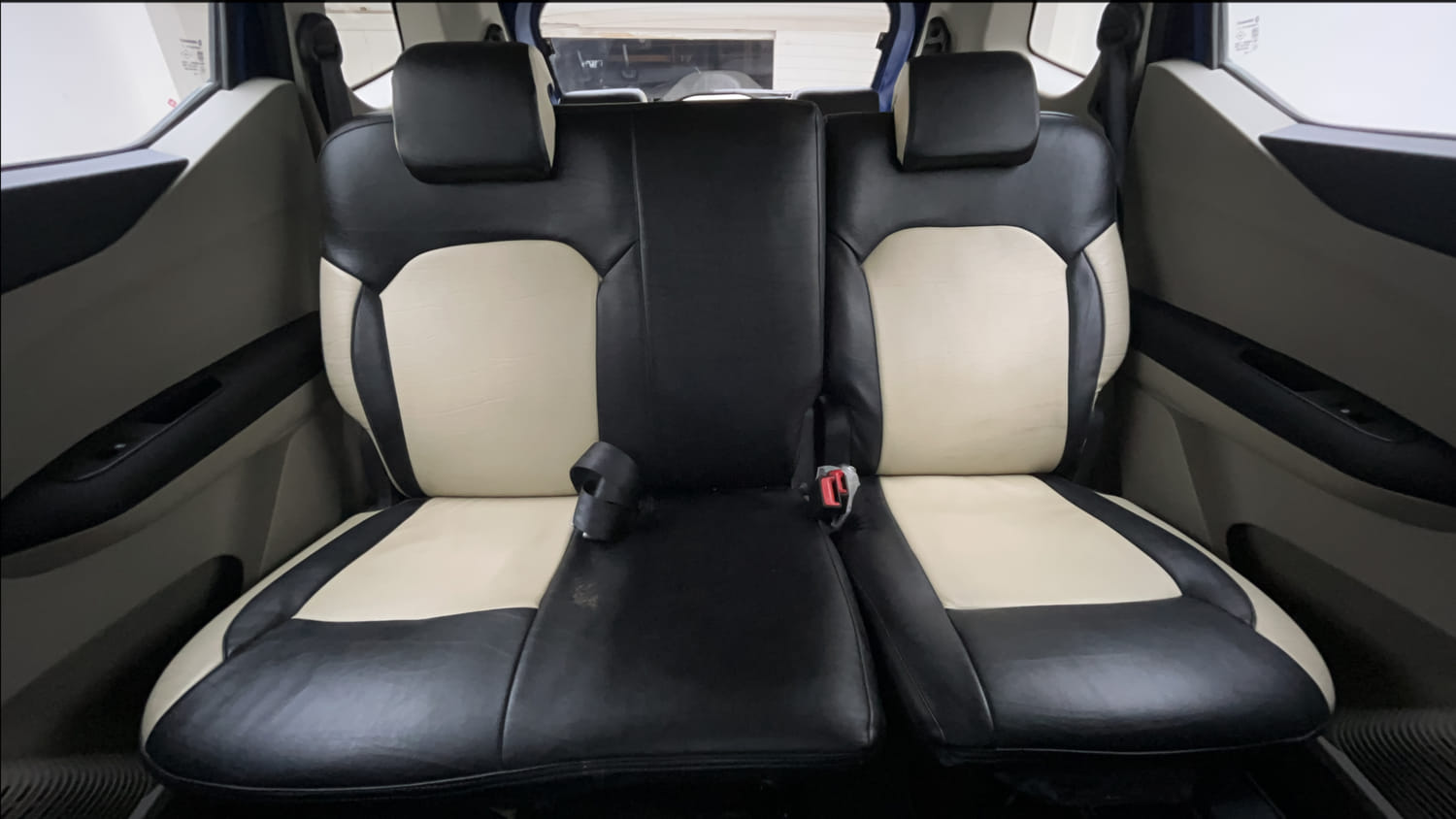 Used 2021 Renault Triber RXZ Petrol Manual interior REAR SEAT CONDITION VIEW