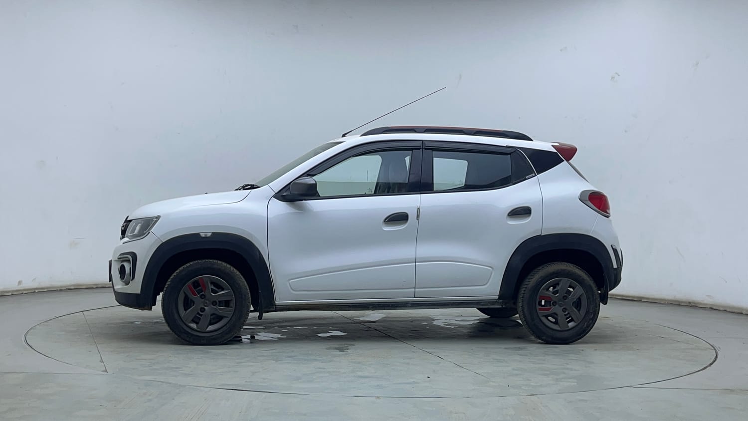 Used 2017 Renault Kwid 1.0 RXT AMT Petrol Automatic exterior LEFT SIDE VIEW