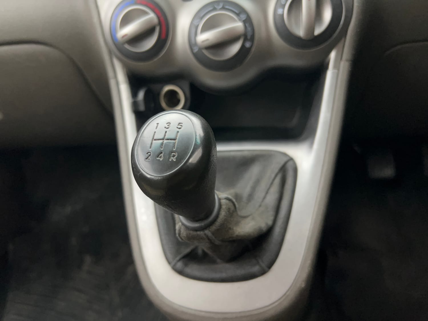 Used 2016 Hyundai i10 Magna 1.1 iRDE2 Petrol Manual interior GEAR  KNOB VIEW