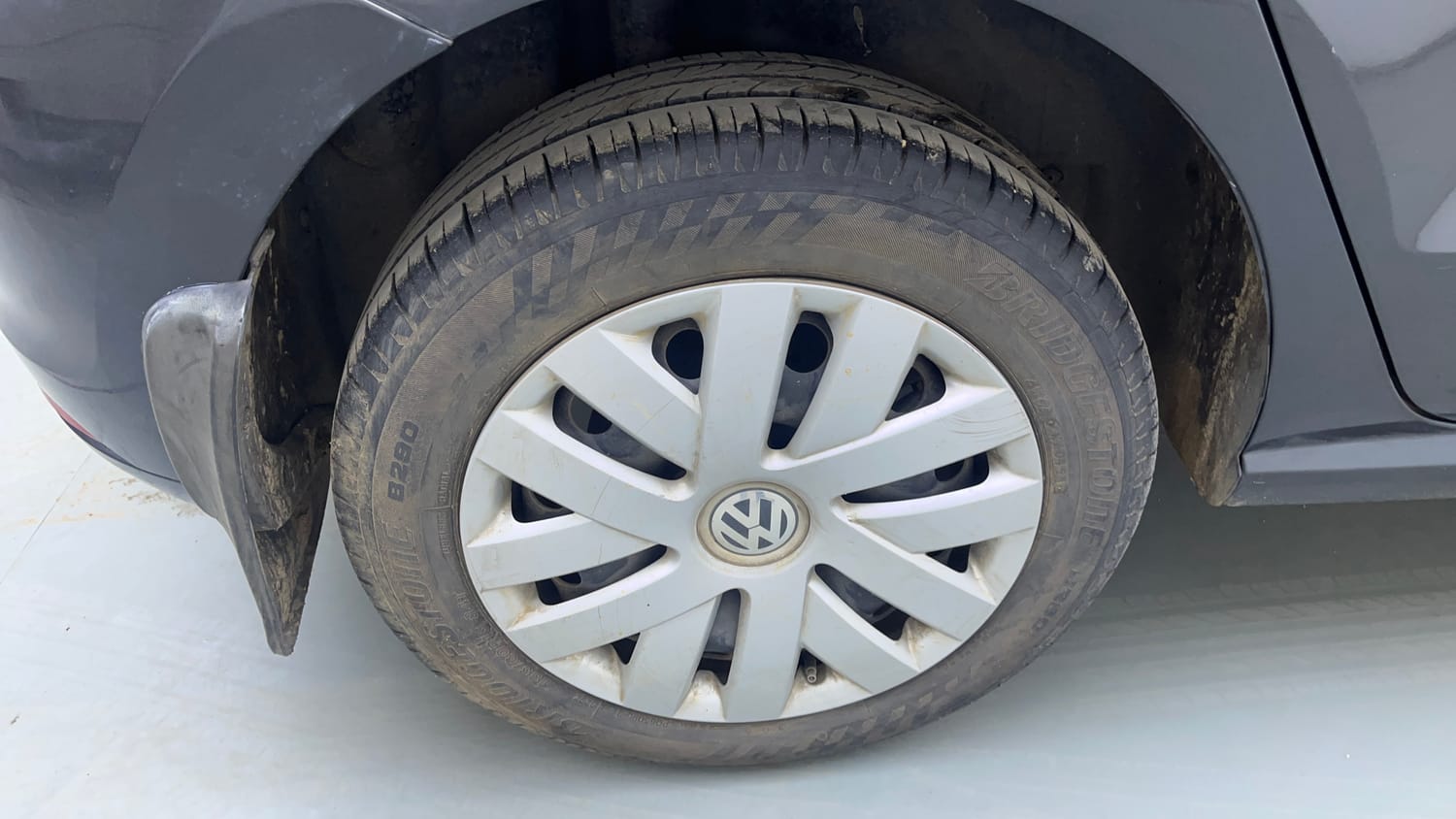 Used 2016 Volkswagen Polo Comfortline 1.2L (P) Petrol Manual tyres RIGHT REAR TYRE RIM VIEW