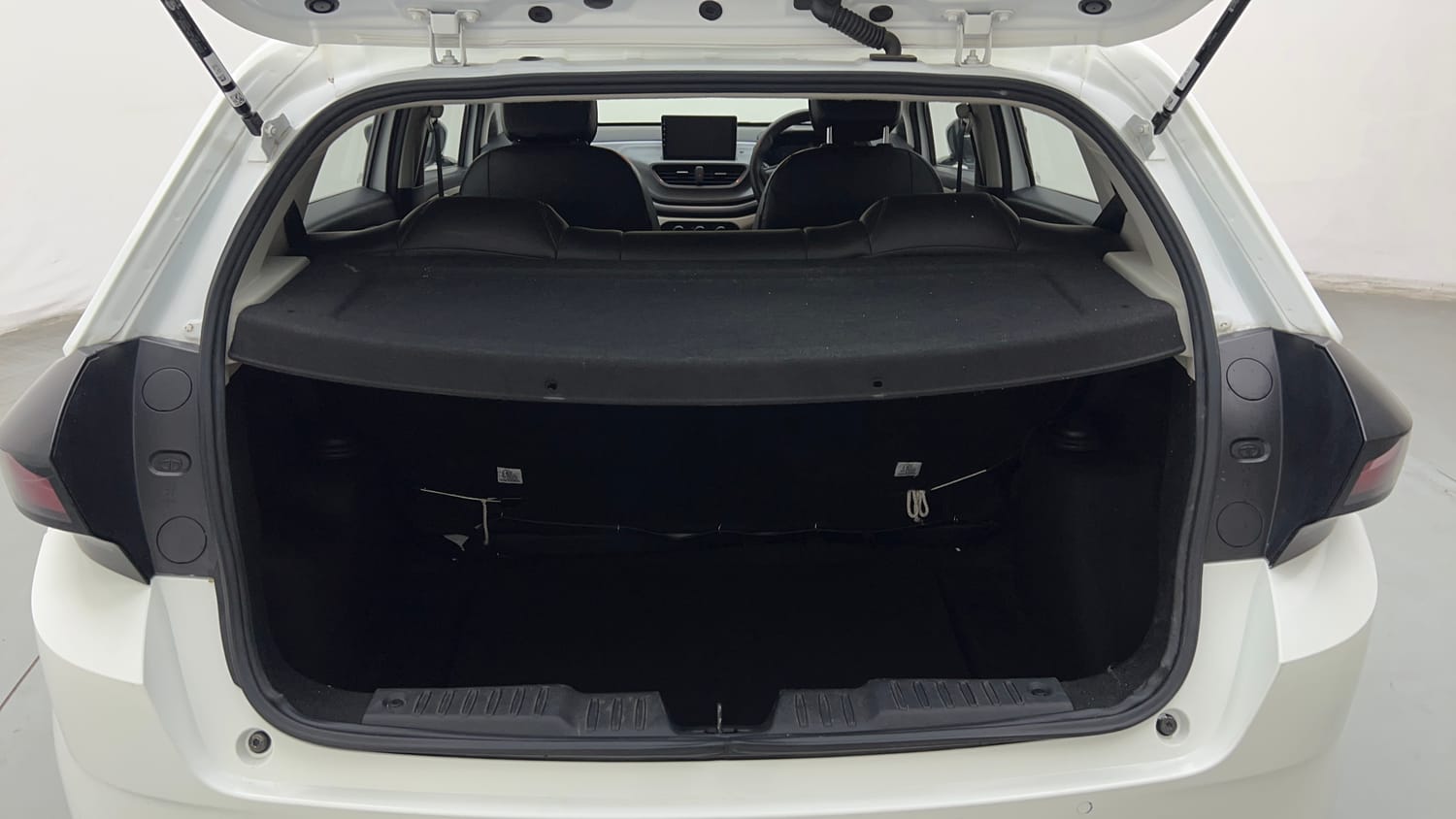 Used 2022 Tata Altroz XE Petrol Petrol Manual interior DICKY INSIDE VIEW