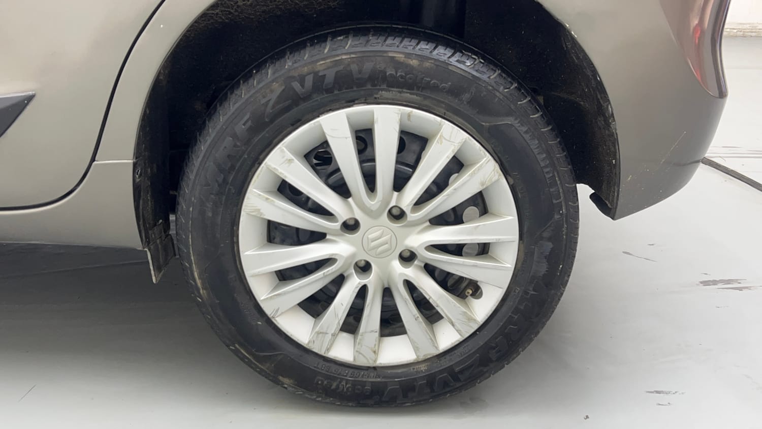 Used 2020 Maruti Suzuki Baleno Delta Petrol Manual tyres LEFT REAR TYRE RIM VIEW