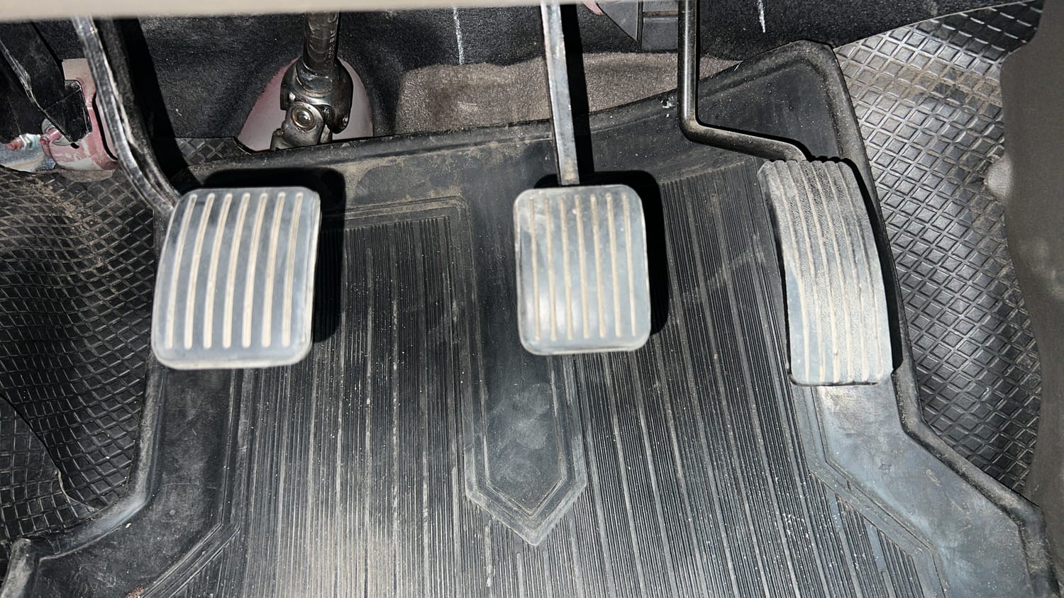 Used 2016 Hyundai i10 Magna 1.1 iRDE2 Petrol Manual interior PEDALS VIEW