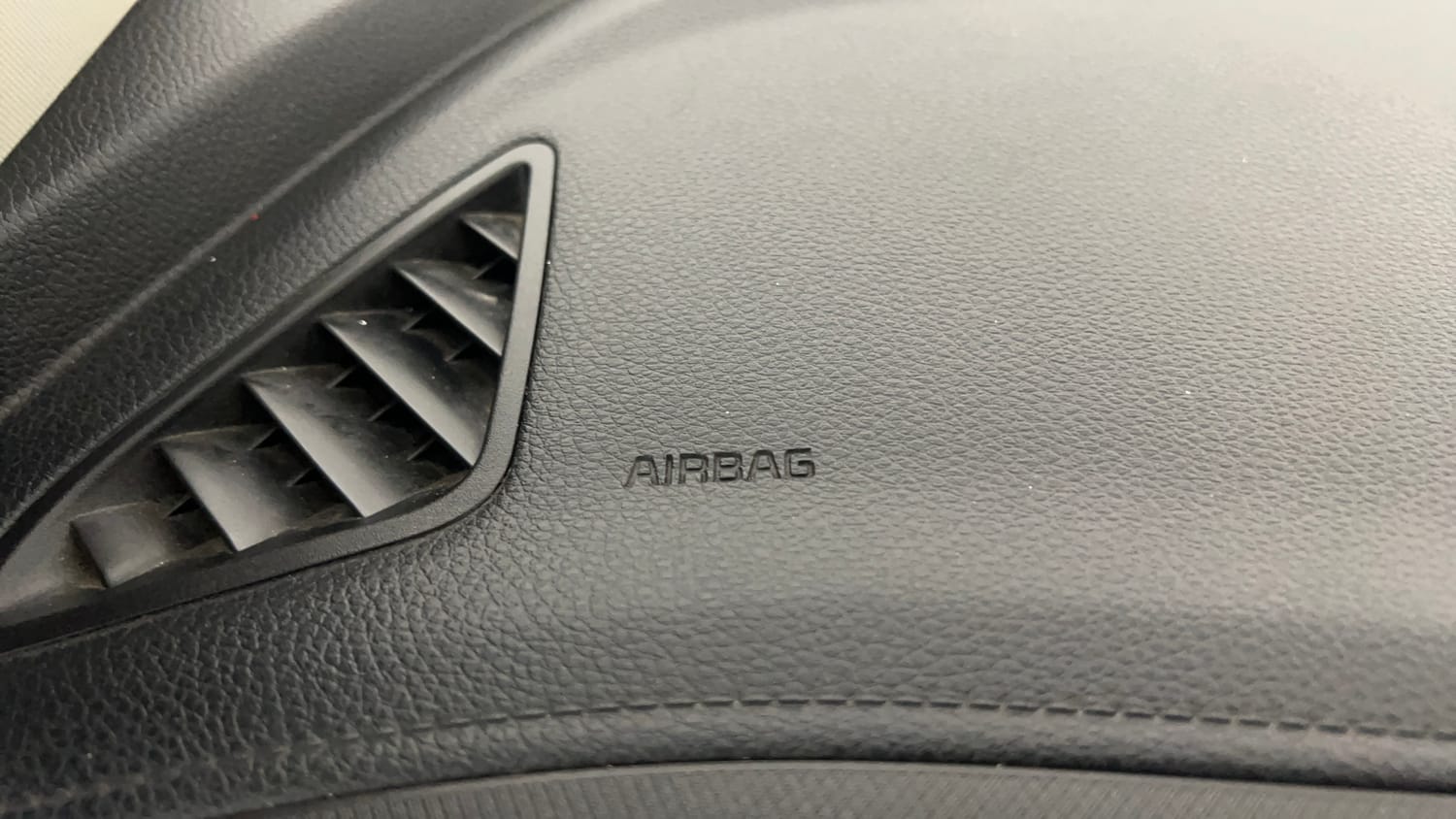 Used 2022 Kia Carens Prestige Plus 1.4 Petrol MT 7 STR Petrol Manual top_features Airbags