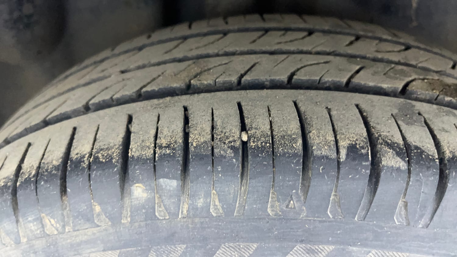 Used 2016 Volkswagen Polo Comfortline 1.2L (P) Petrol Manual tyres RIGHT REAR TYRE TREAD VIEW