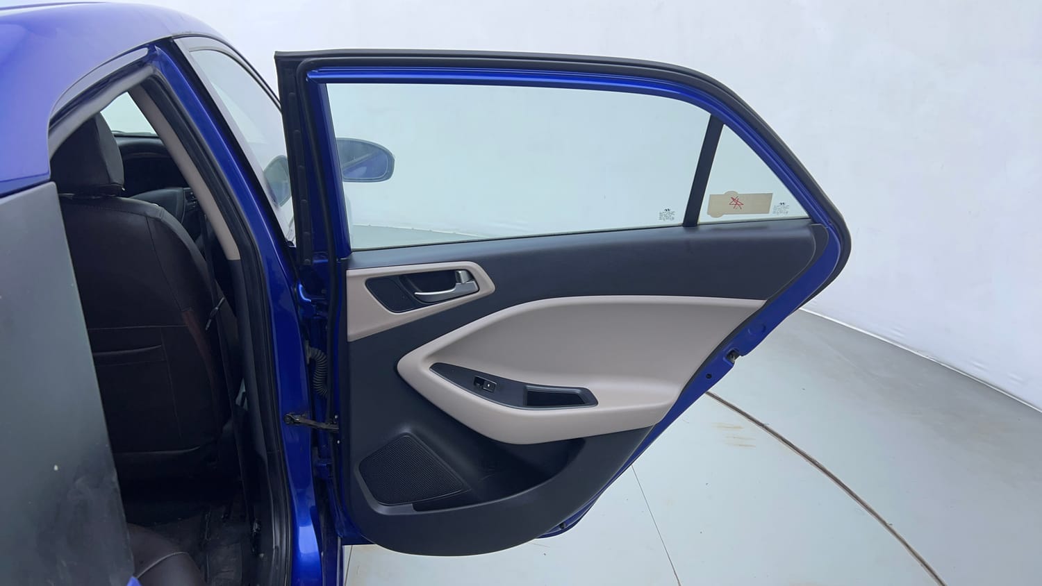 Used 2015 Hyundai Elite i20 Asta 1.4 CRDI Diesel Manual interior RIGHT REAR DOOR OPEN VIEW
