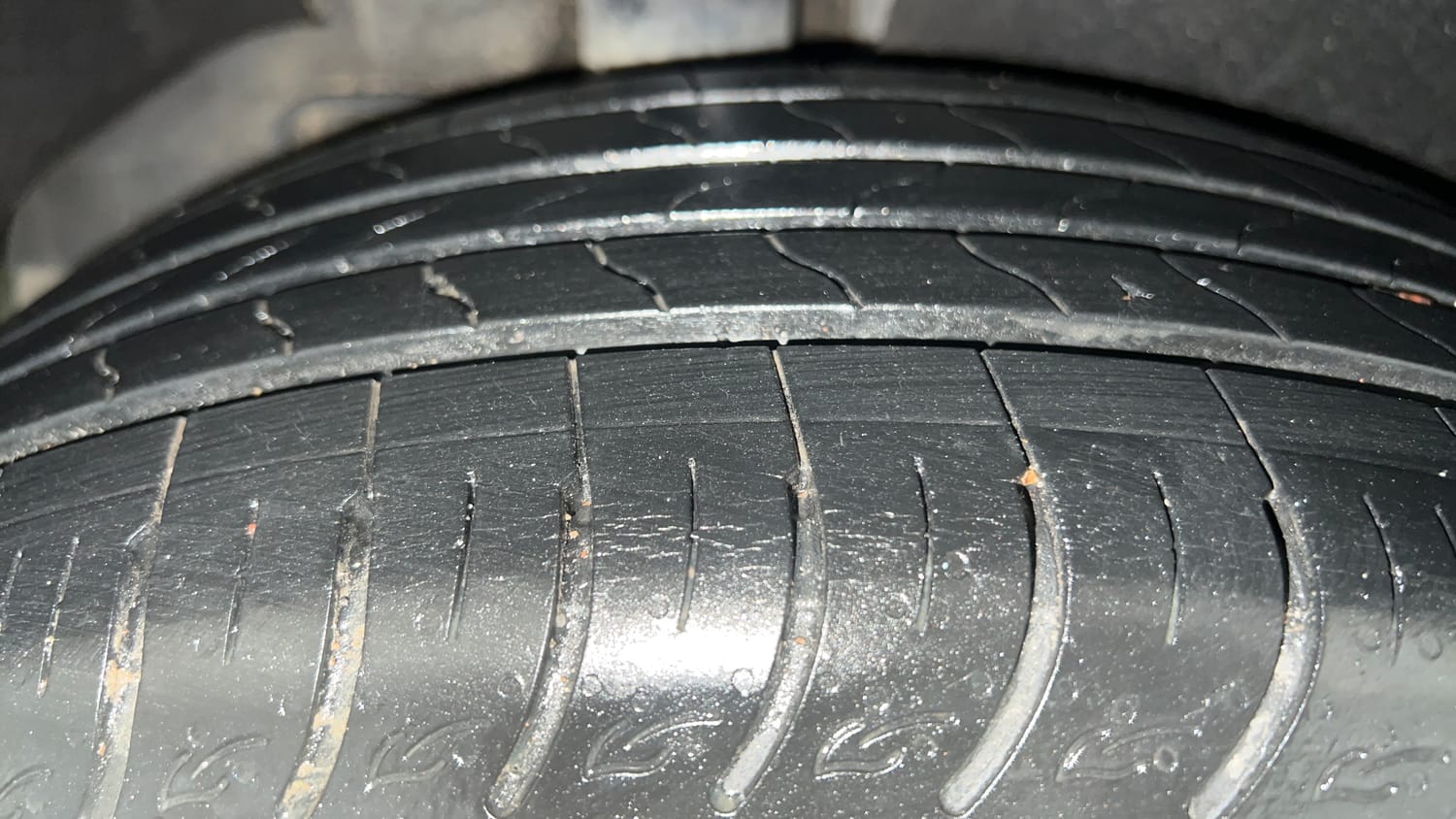 Used 2022 Kia Carens Prestige Plus 1.4 Petrol MT 7 STR Petrol Manual tyres RIGHT REAR TYRE TREAD VIEW