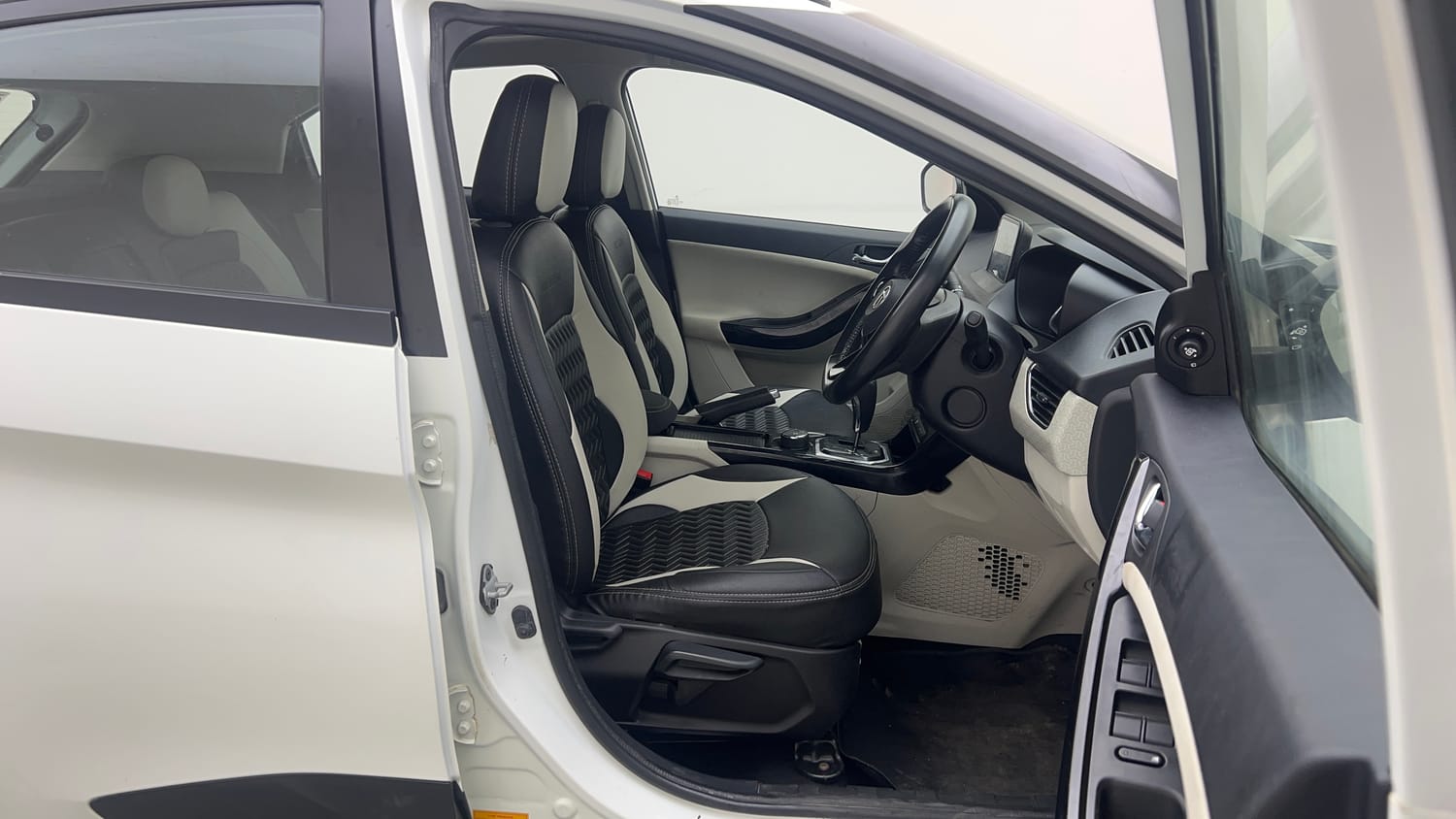 Used 2022 Tata Nexon XZA Plus (HS) Petrol Automatic interior RIGHT SIDE FRONT DOOR CABIN VIEW
