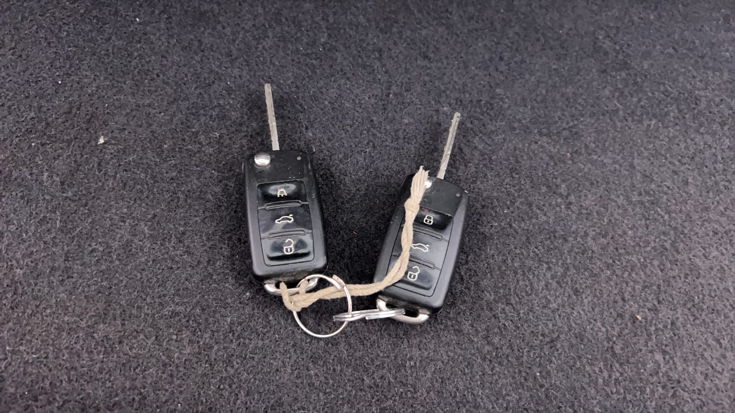 Used 2014 Volkswagen Polo Highline1.2L (P) Petrol Manual extra CAR KEY VIEW
