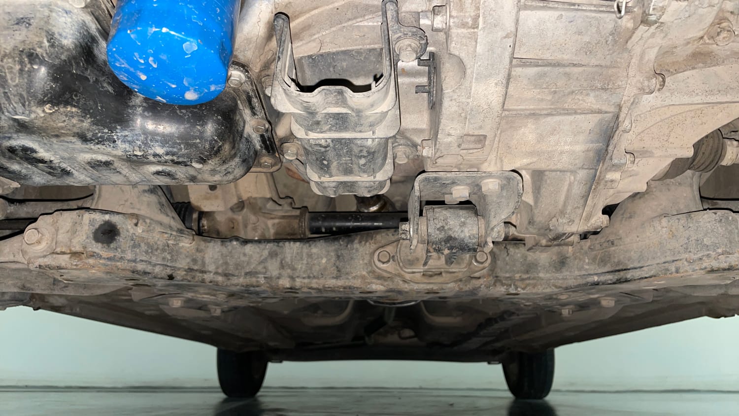 Used 2014 Hyundai Xcent S 1.2 (O) Petrol Manual extra FRONT LEFT UNDERBODY VIEW