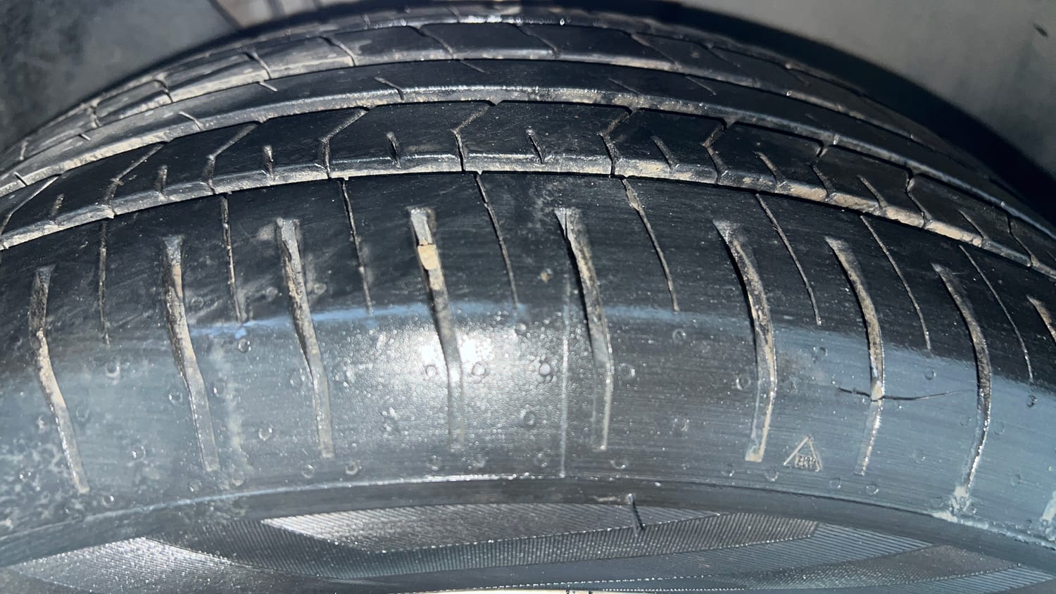 Used 2022 Skoda Slavia Ambition 1.0L TSI AT Petrol Automatic tyres RIGHT FRONT TYRE TREAD VIEW