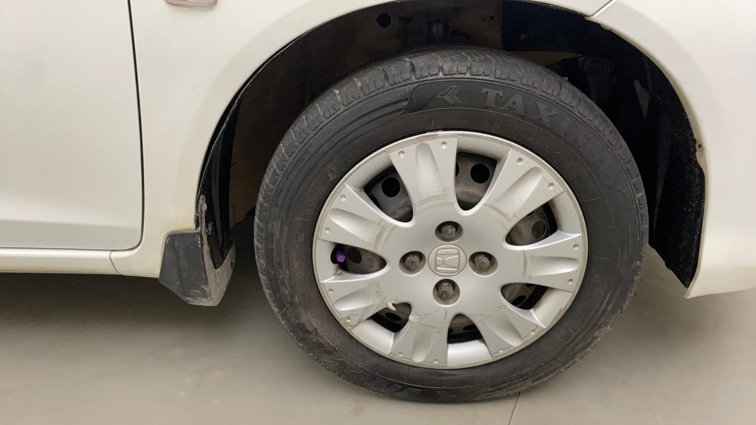 Used 2018 Honda Amaze 1.2 S i-VTEC Opt Petrol Manual tyres RIGHT FRONT TYRE RIM VIEW