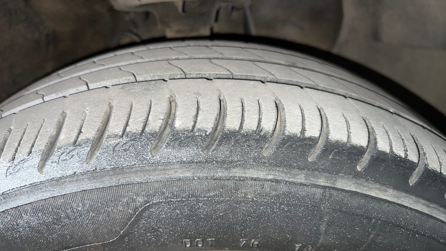 Used 2019 Hyundai Elite i20 Asta 1.2 (O) CVT Petrol Automatic tyres RIGHT FRONT TYRE TREAD VIEW