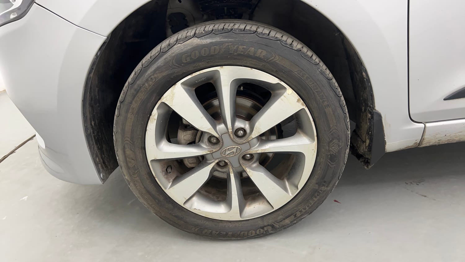 Used 2017 Hyundai Elite i20 Asta 1.2 (O) Petrol Manual tyres LEFT FRONT TYRE RIM VIEW