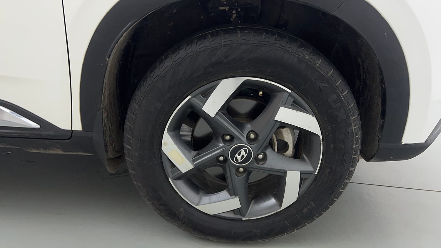 Used 2021 Hyundai Venue SX 1.0 Turbo Petrol Manual tyres RIGHT FRONT TYRE RIM VIEW