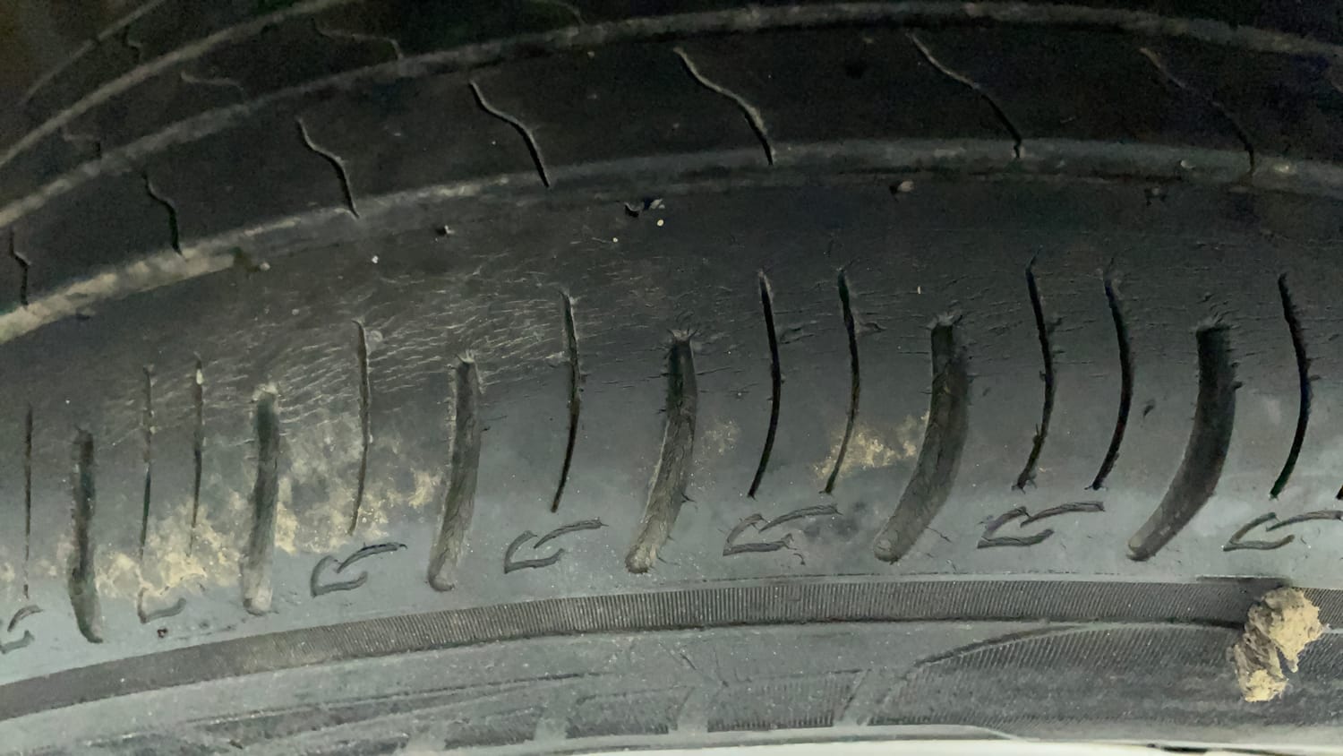 Used 2022 maruti-suzuki Vitara Brezza VXi Petrol Manual tyres LEFT FRONT TYRE TREAD VIEW