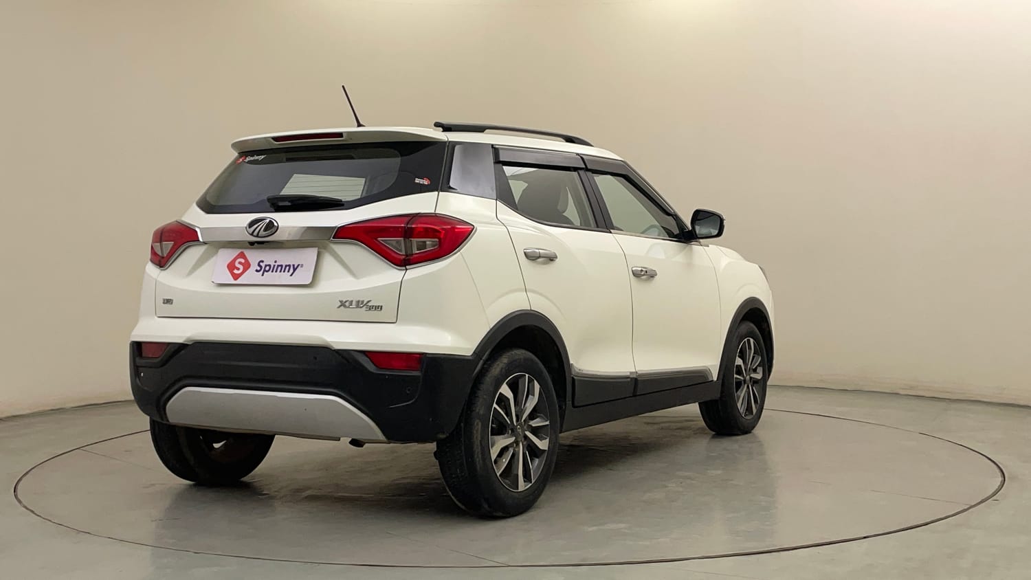 Used 2021 Mahindra XUV 300 W8 (O) 1.5 Diesel Diesel Manual exterior RIGHT REAR CORNER VIEW