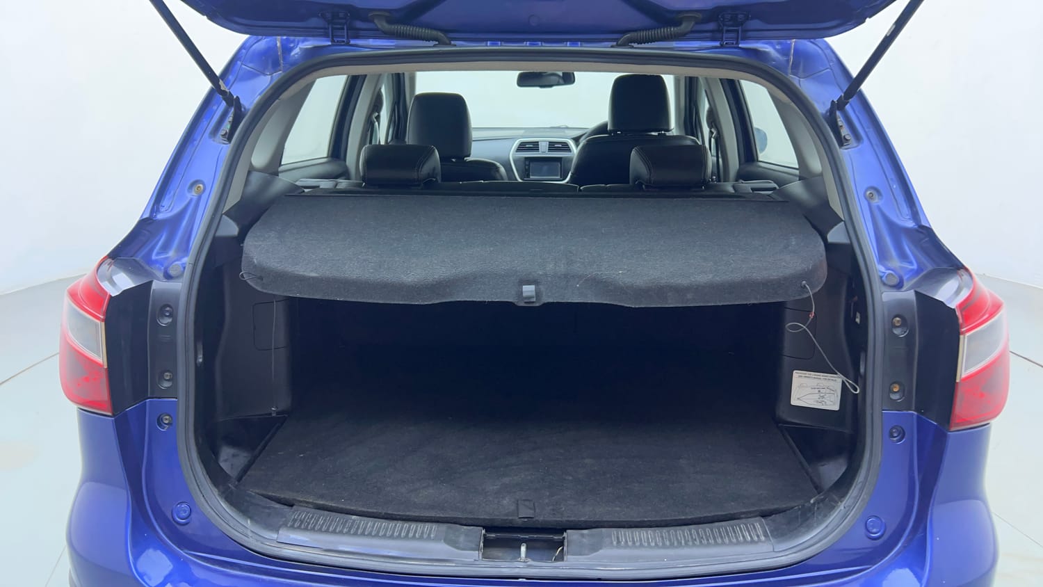 Used 2015 Maruti Suzuki S-Cross Alpha 1.3 Diesel Manual interior DICKY INSIDE VIEW