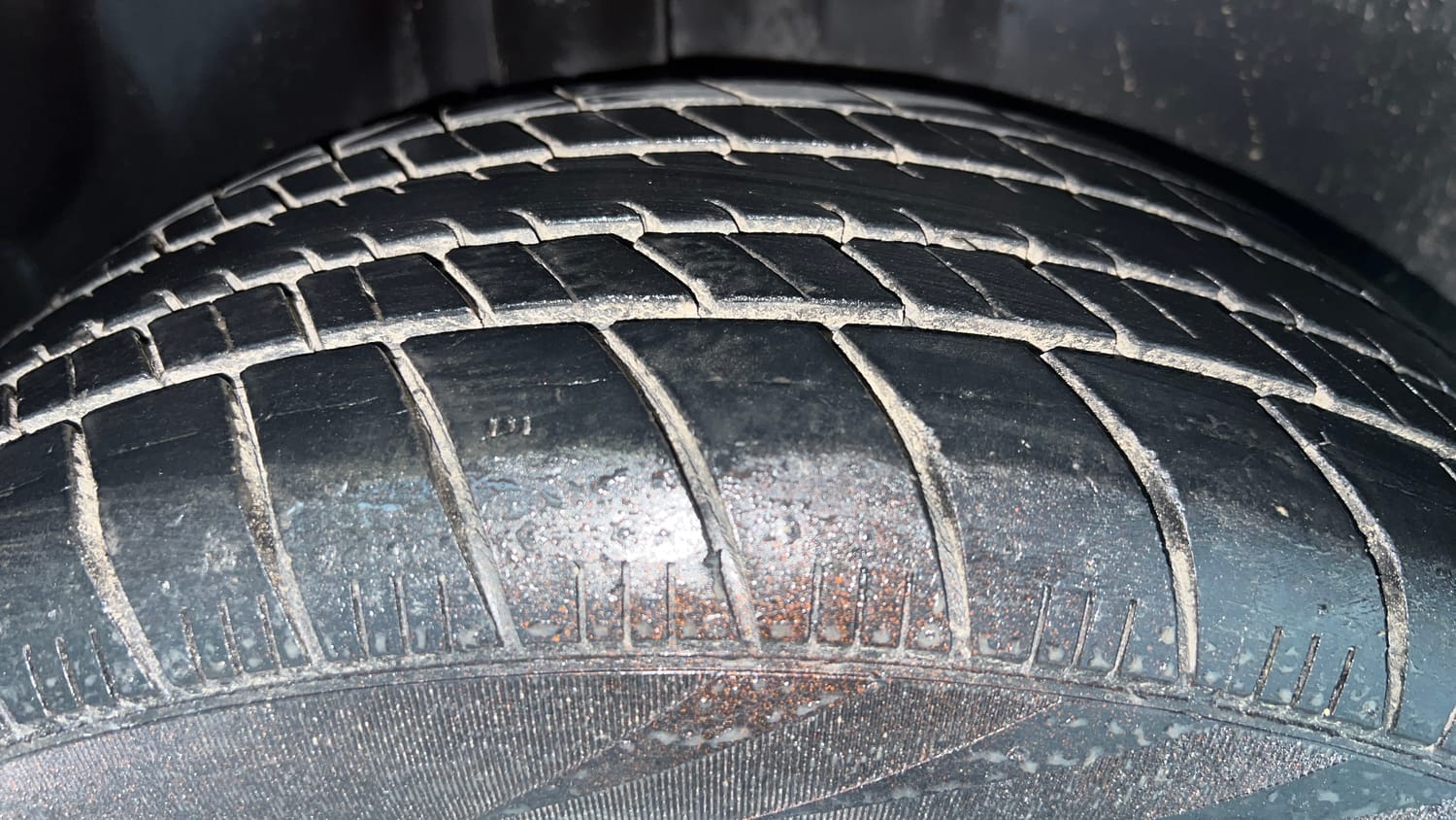 Used 2016 Volkswagen Polo Comfortline 1.2L (P) Petrol Manual tyres RIGHT REAR TYRE TREAD VIEW
