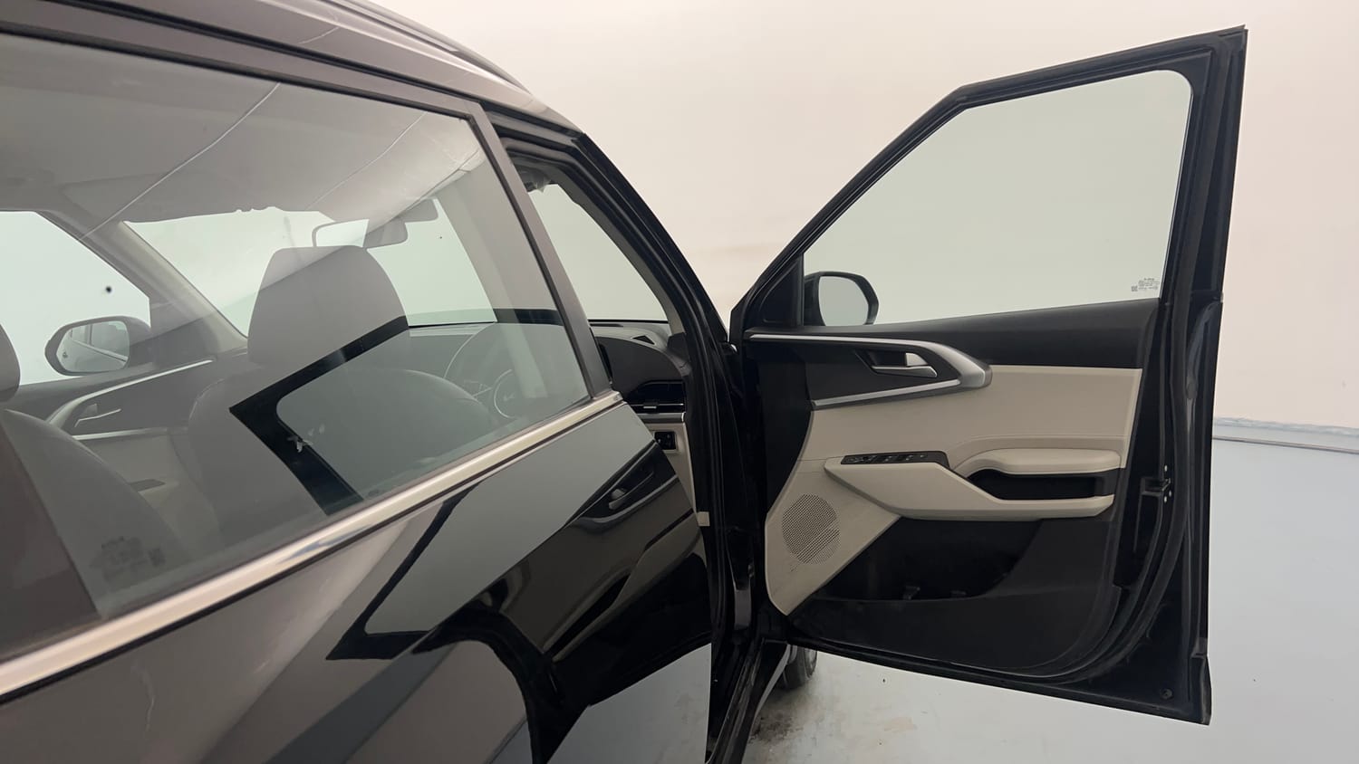 Used 2022 Kia Carens Prestige Plus 1.4 Petrol MT 7 STR Petrol Manual interior RIGHT FRONT DOOR OPEN VIEW