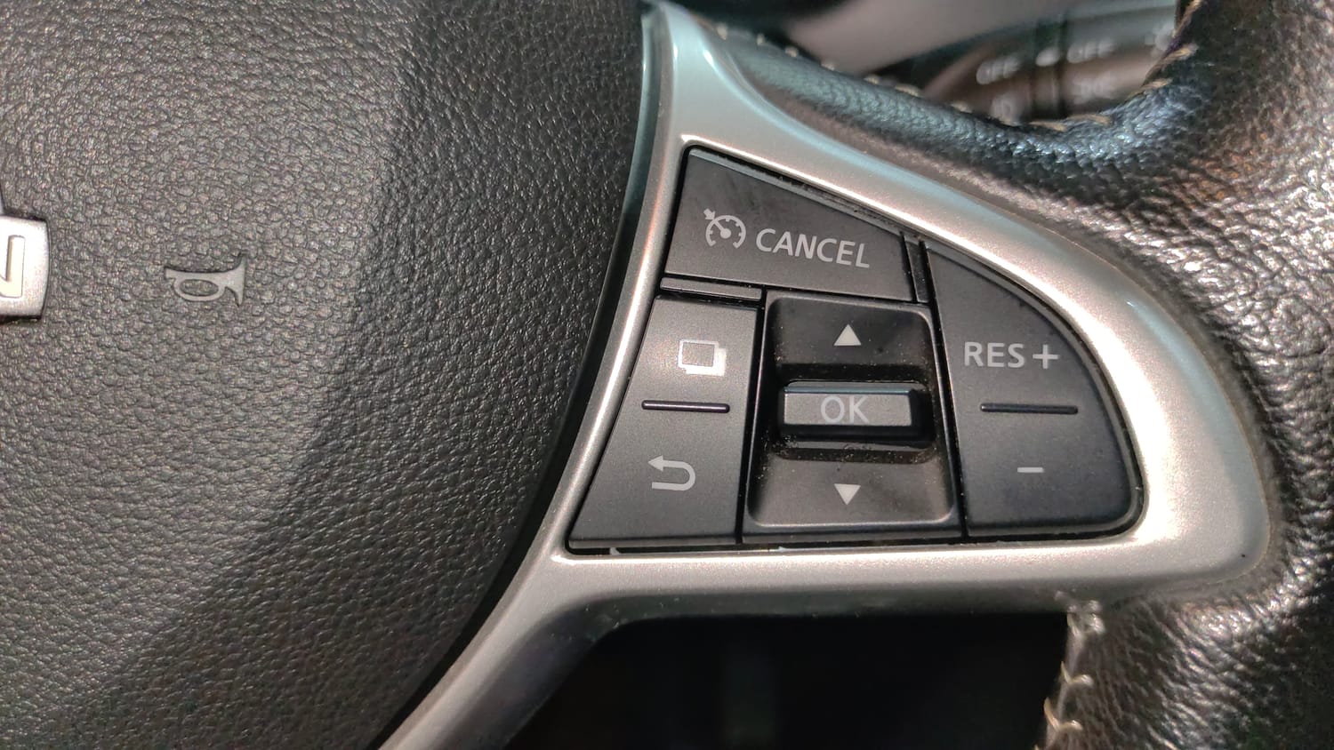 Used 2022 Nissan Magnite XV Premium Turbo CVT Dual Tone Petrol Automatic top_features Cruise control