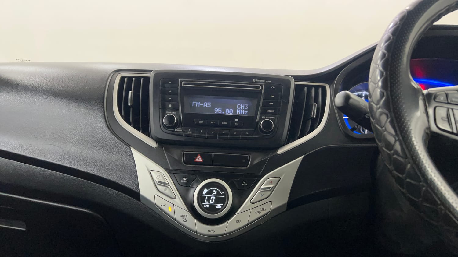Used 2018 Maruti Suzuki Baleno Delta 1.2 AT Petrol Automatic interior MUSIC SYSTEM & AC CONTROL VIEW