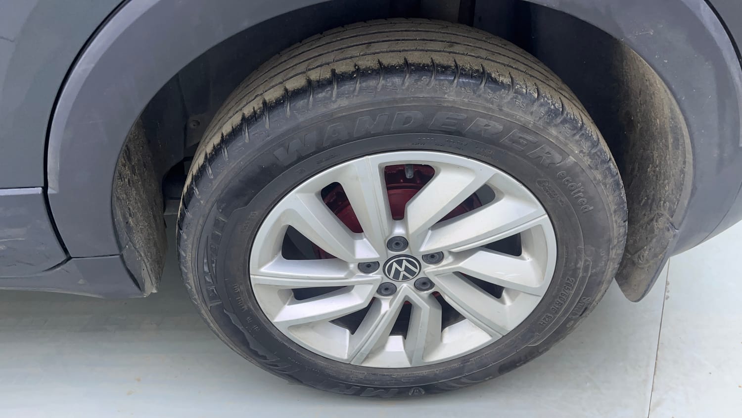 Used 2023 Volkswagen Taigun Highline 1.0 TSI MT Petrol Manual tyres LEFT REAR TYRE RIM VIEW