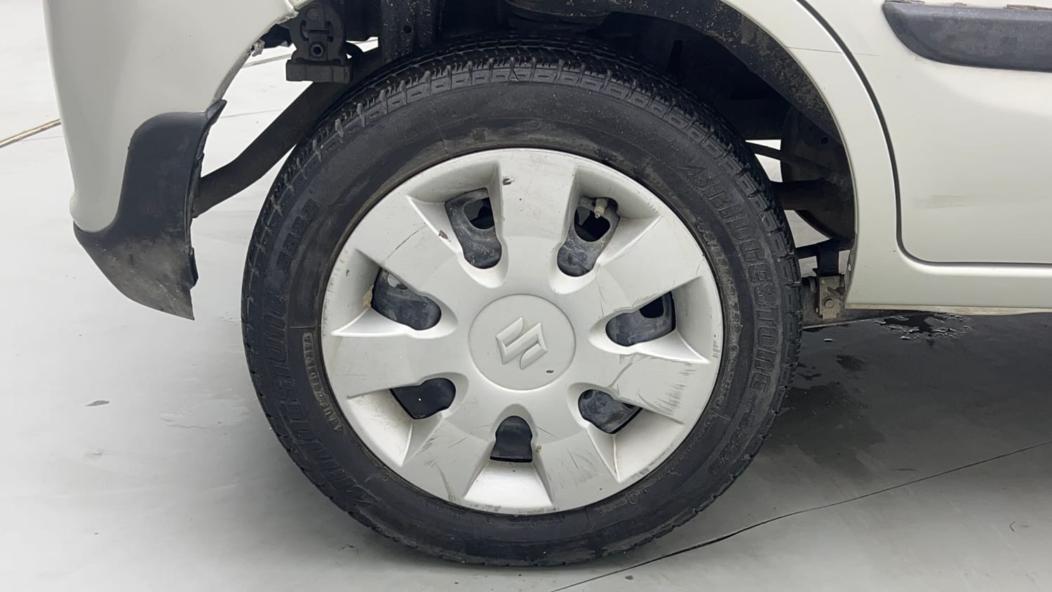 Used 2017 maruti-suzuki Alto K10 VXi (O) AMT Petrol Automatic tyres RIGHT REAR TYRE RIM VIEW