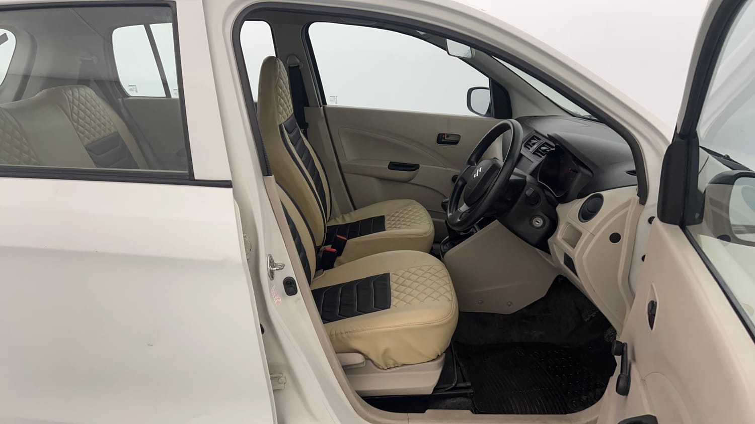 Used 2018 Maruti Suzuki Celerio LXi Petrol Manual interior RIGHT SIDE FRONT DOOR CABIN VIEW