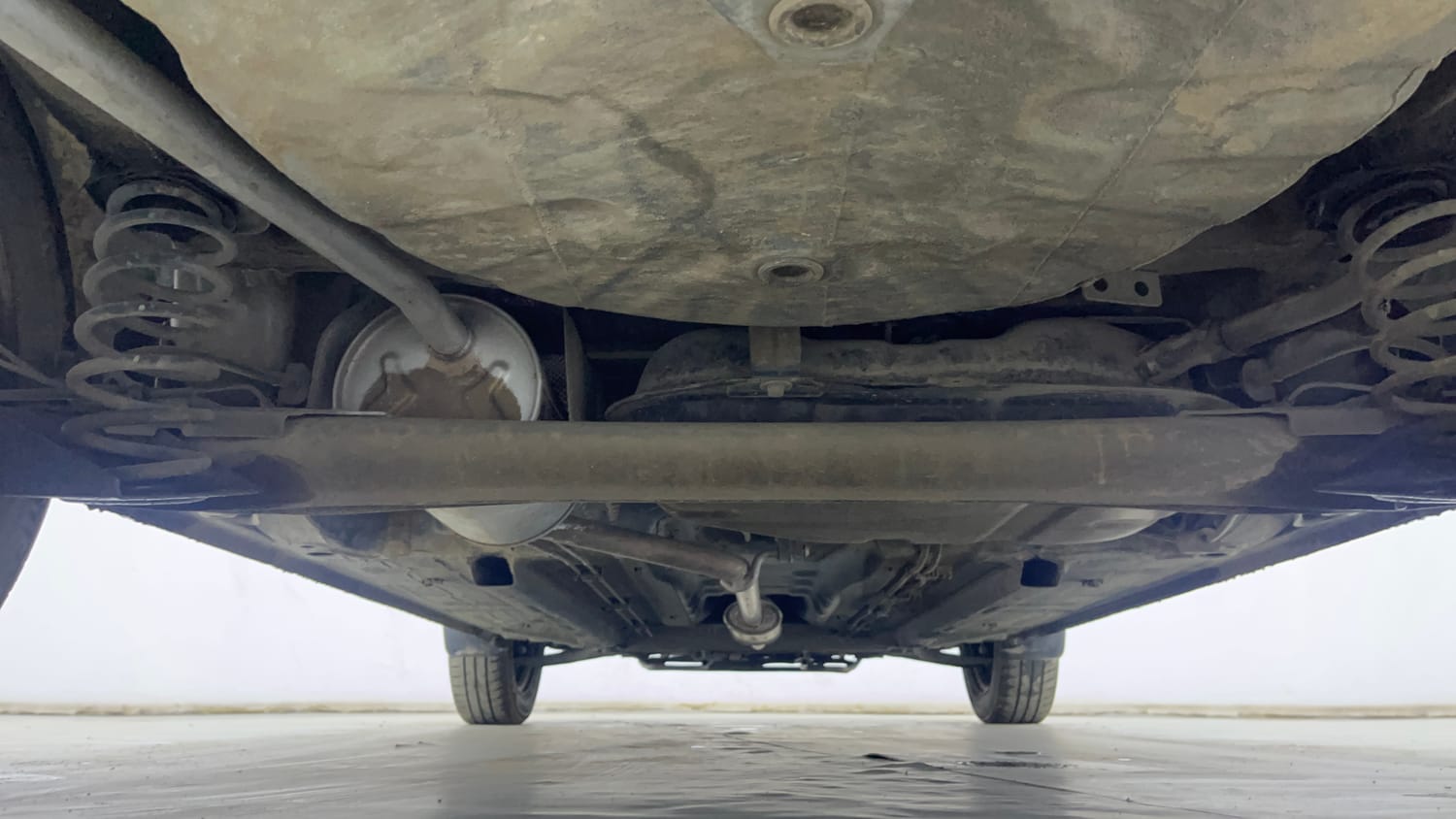 Used 2020 Renault Kwid CLIMBER 1.0 AMT Opt Petrol Automatic extra REAR UNDERBODY VIEW (TAKEN FROM REAR)
