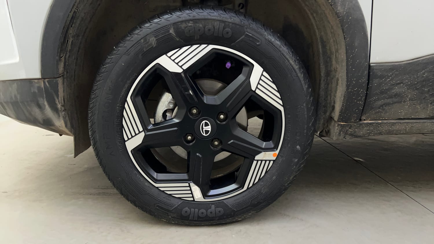 Used 2024 Tata Punch EV Empowered Plus 3.3 Electric Automatic tyres LEFT FRONT TYRE RIM VIEW