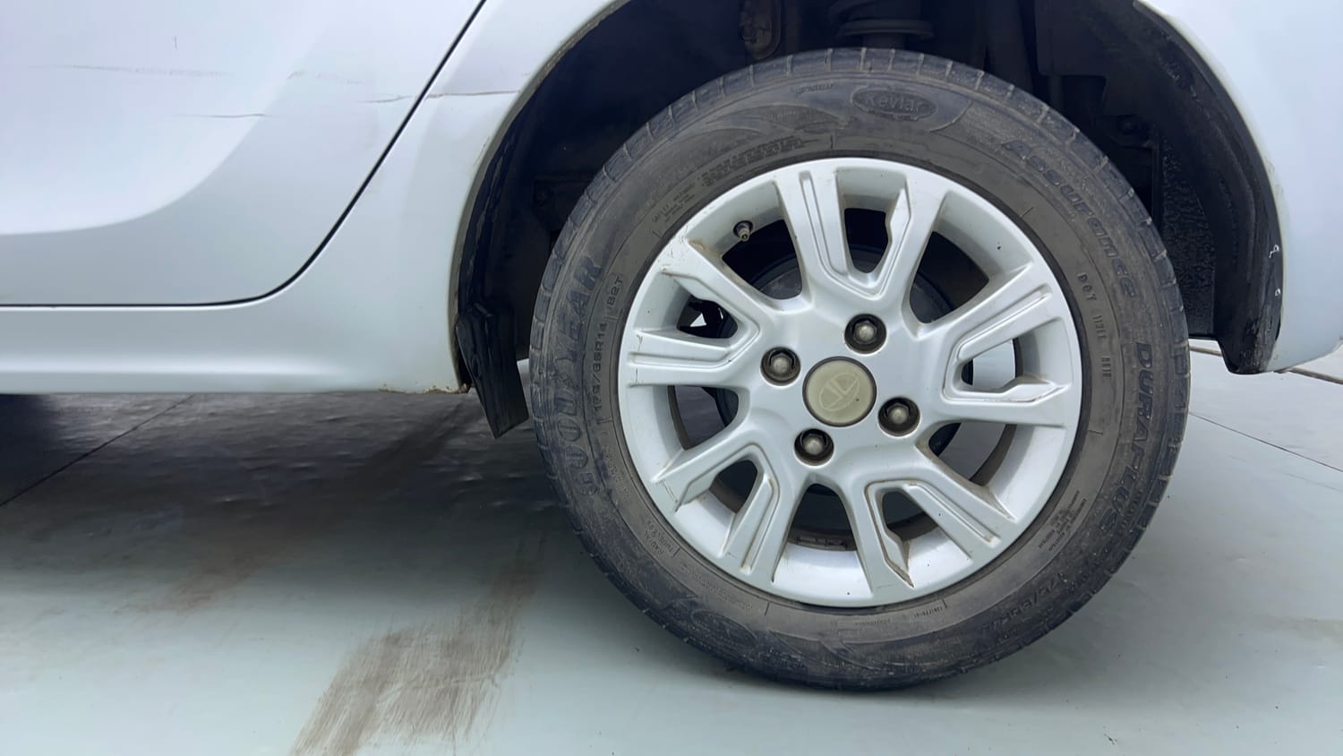 Used 2017 Tata Tiago Revotron XZA Petrol Automatic tyres LEFT REAR TYRE RIM VIEW