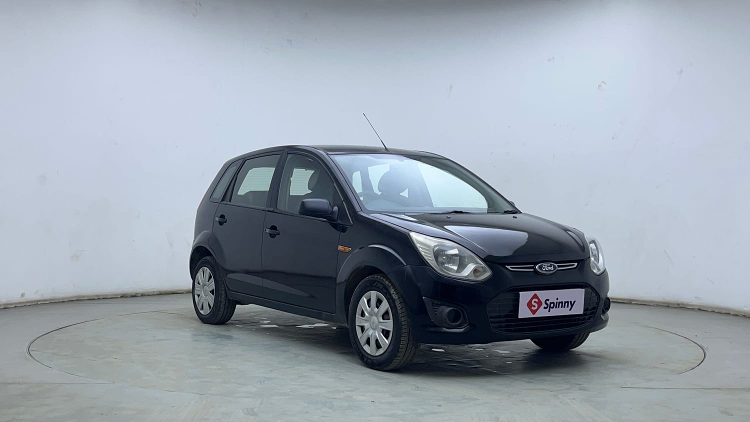 Used 2013 Ford Figo Duratec Petrol ZXI 1.2 Petrol Manual exterior RIGHT FRONT CORNER VIEW