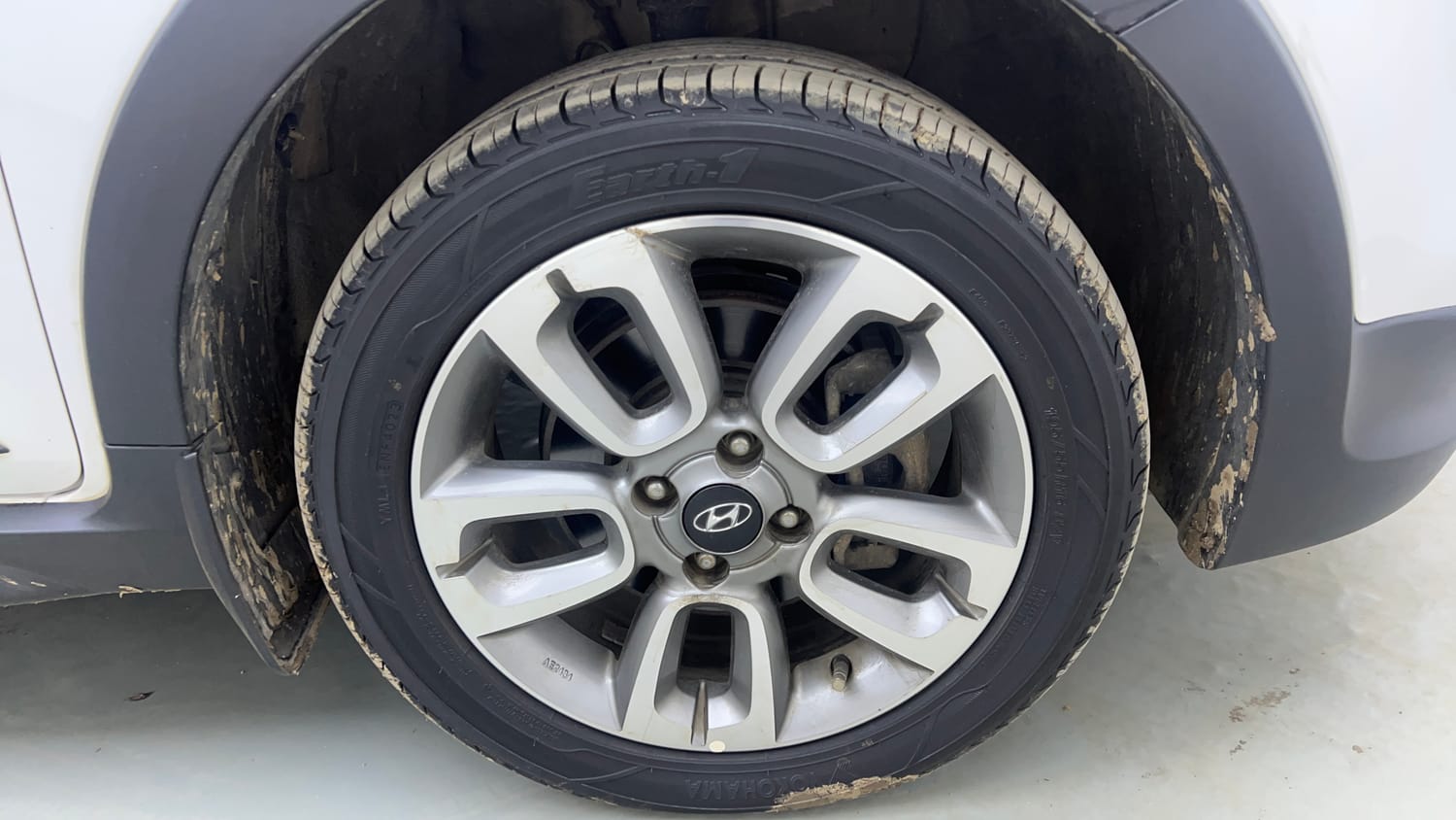 Used 2015 Hyundai i20 Active 1.2 S Petrol Manual tyres RIGHT FRONT TYRE RIM VIEW