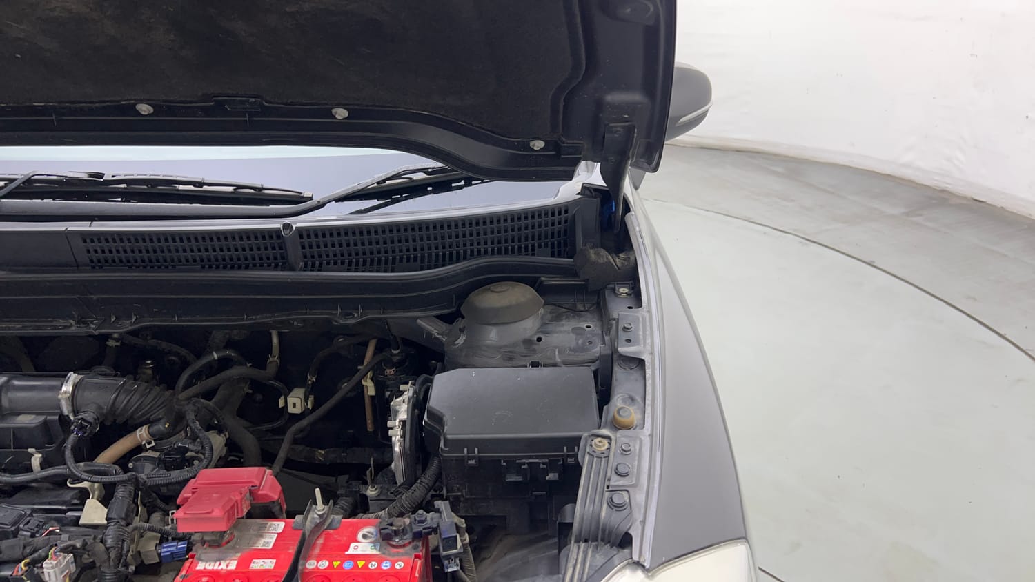 Used 2021 Maruti Suzuki S-Cross Zeta AT Petrol Automatic engine ENGINE LEFT SIDE HINGE & APRON VIEW