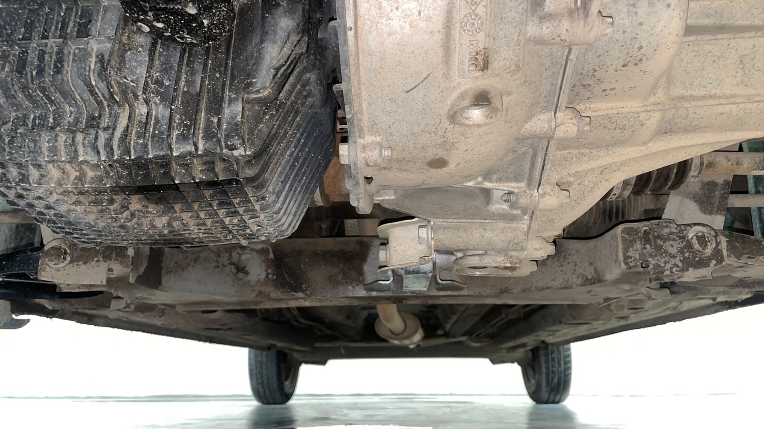 Used 2020 Renault Kwid CLIMBER 1.0 AMT Opt Petrol Automatic extra FRONT LEFT UNDERBODY VIEW