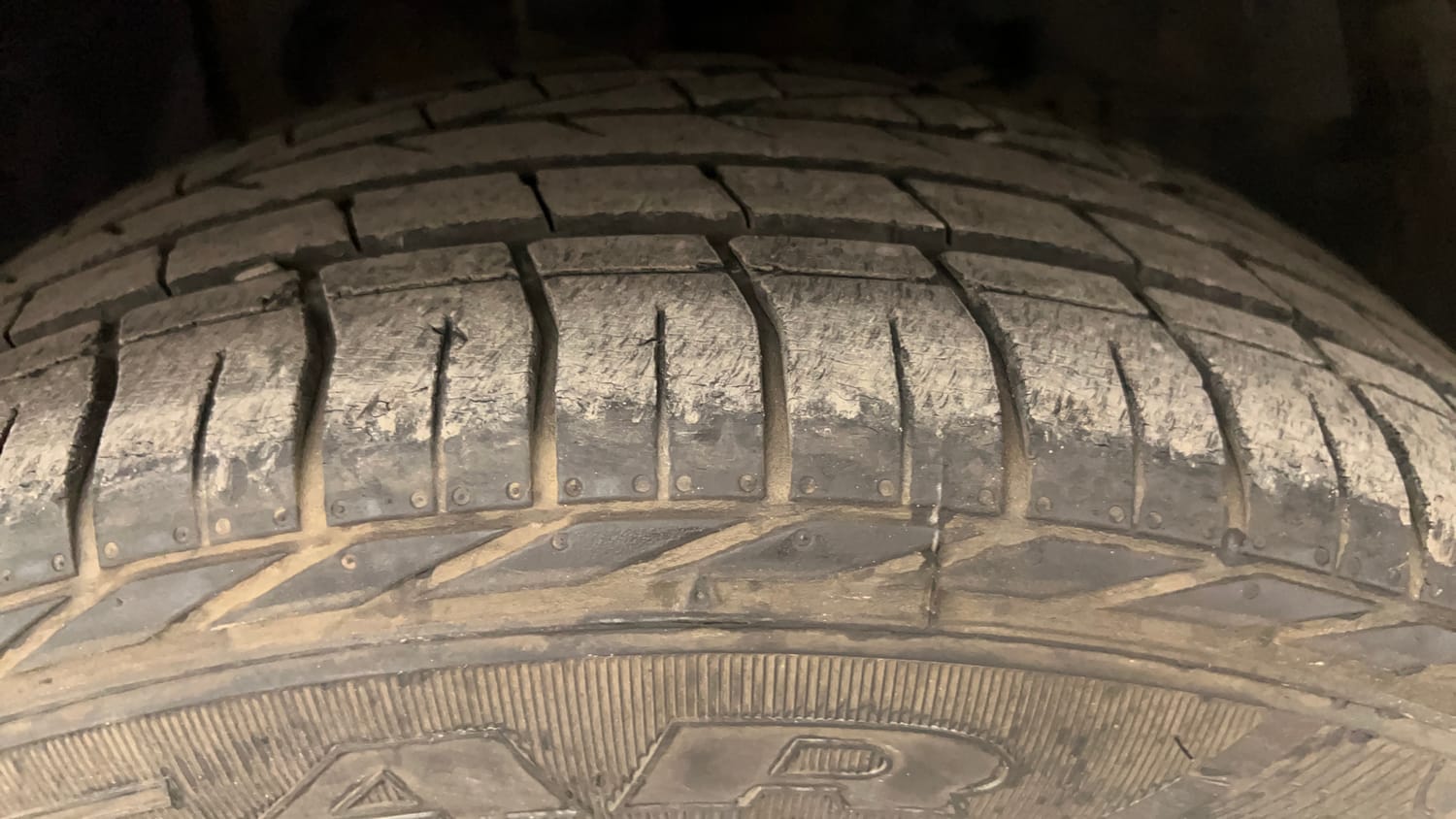 Used 2019 Tata Nexon XZA Plus Petrol Dual Tone Petrol Automatic tyres RIGHT FRONT TYRE TREAD VIEW
