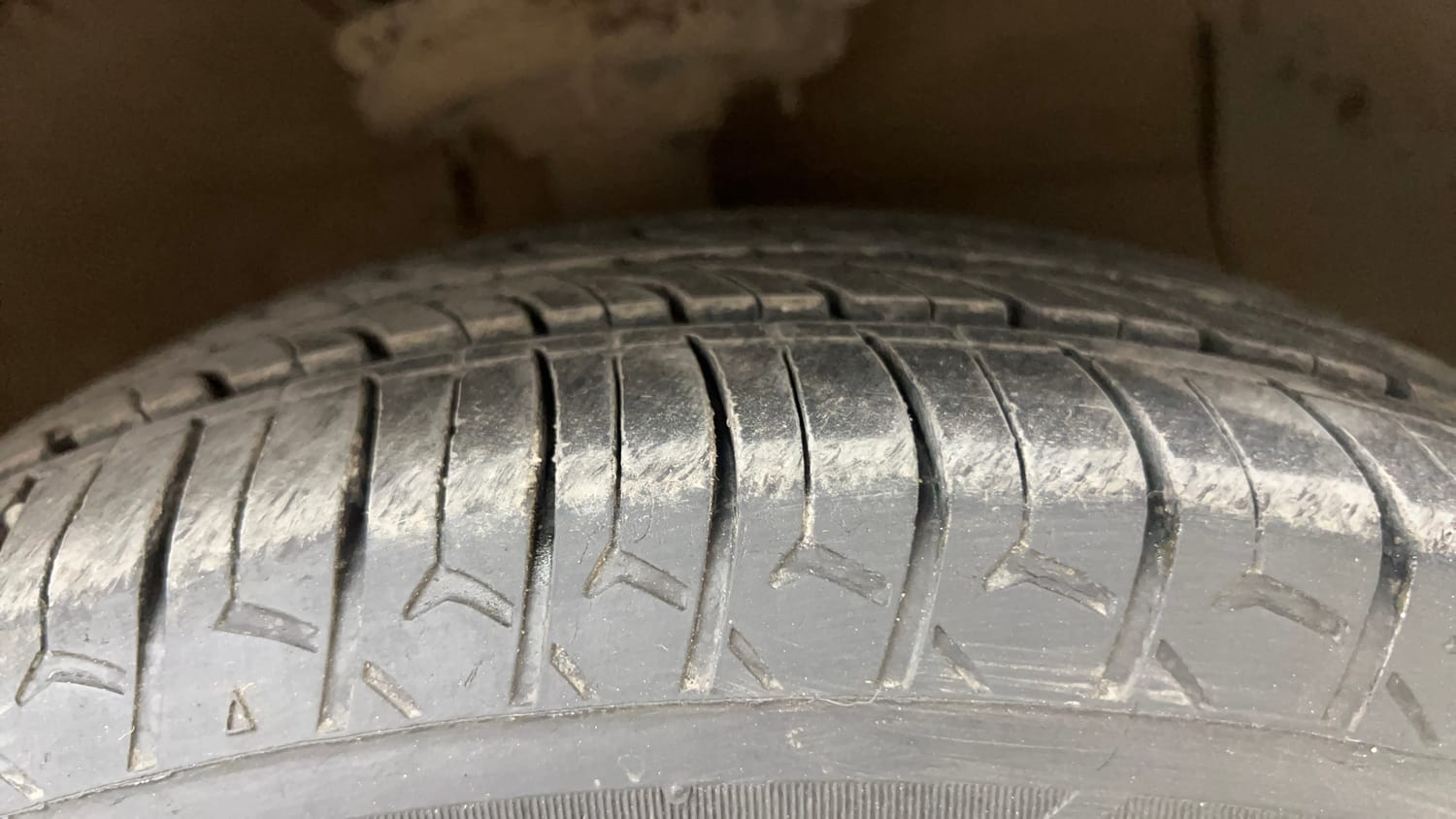 Used 2014 Hyundai Grand i10 Asta 1.2 Kappa VTVT (O) Petrol Manual tyres RIGHT FRONT TYRE TREAD VIEW