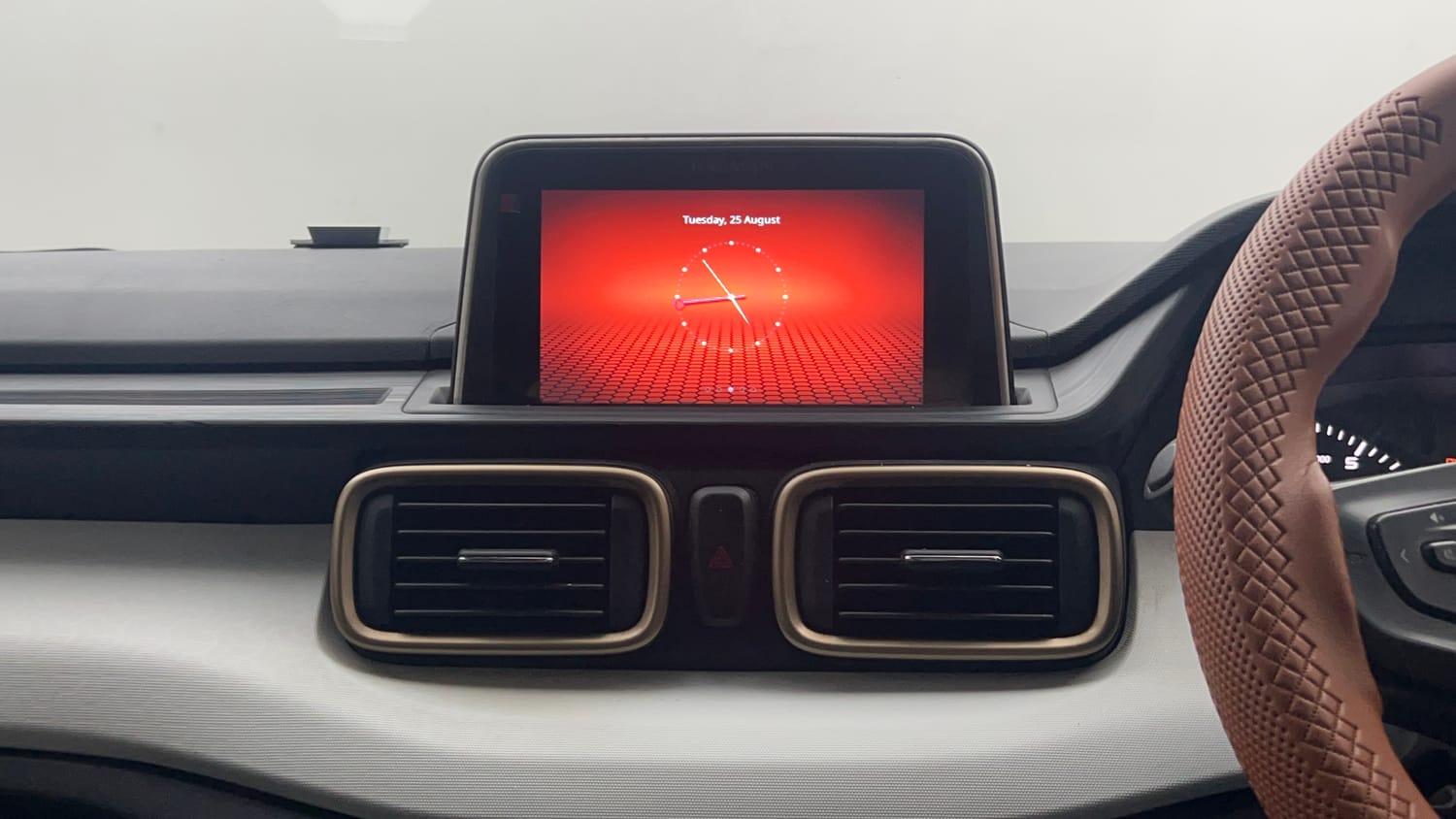 Used 2023 Tata Punch Accomplished MT Petrol Manual top_features Touch screen infotainment system
