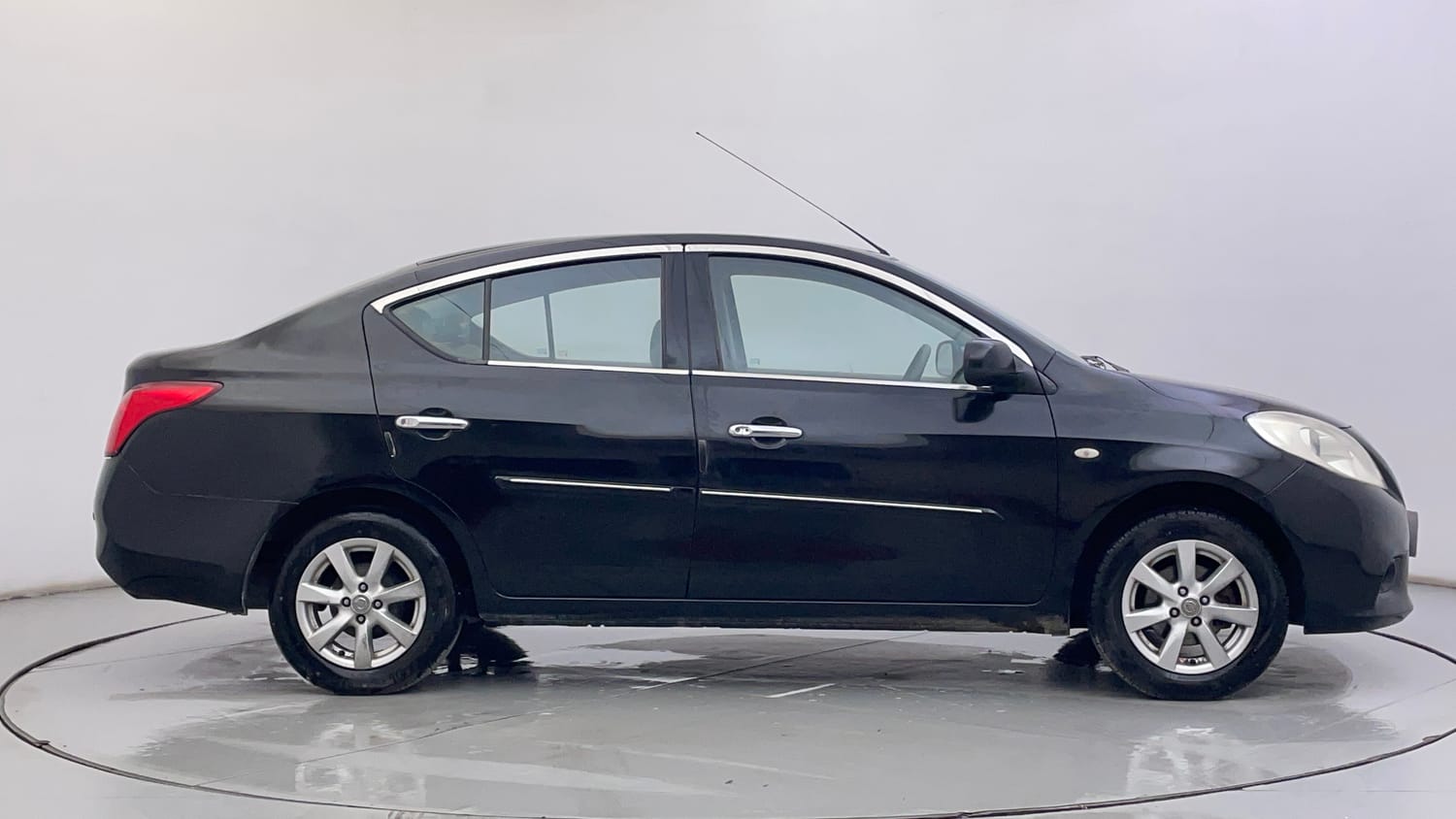Used 2013 Nissan Sunny XV Diesel Diesel Manual exterior RIGHT SIDE VIEW