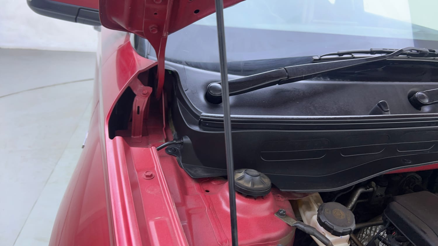 Used 2019 Hyundai Venue SX Plus 1.0 Turbo DCT Petrol Automatic engine ENGINE RIGHT SIDE HINGE & APRON VIEW