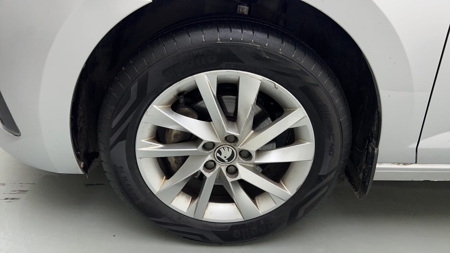 Used 2022 Skoda Slavia Ambition 1.0L TSI AT Petrol Automatic tyres LEFT FRONT TYRE RIM VIEW